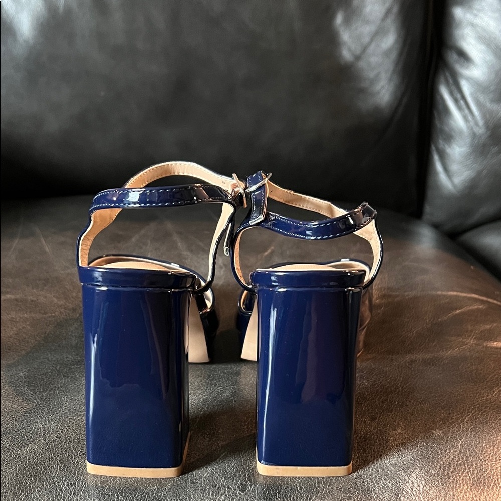 Journey Brand New Dark Blue Patent Leather Heels - Picture 4 of 8